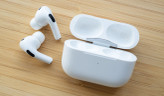 هدفون بلوتوثی اپل مدل AirPods Pro نسل دوم با پورت Type-C